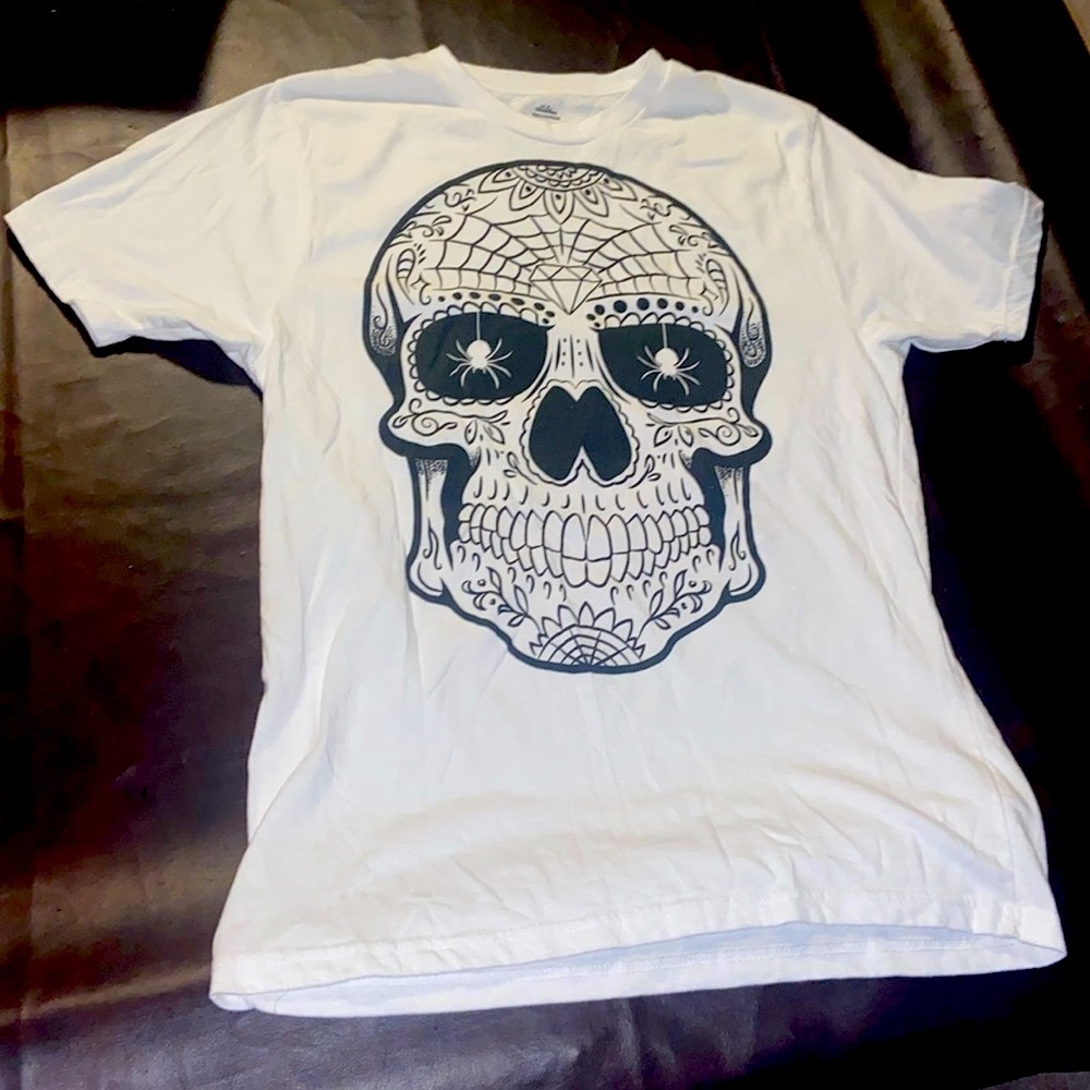 Celebrate Halloween skill tshirt white cotton men’s size medium M